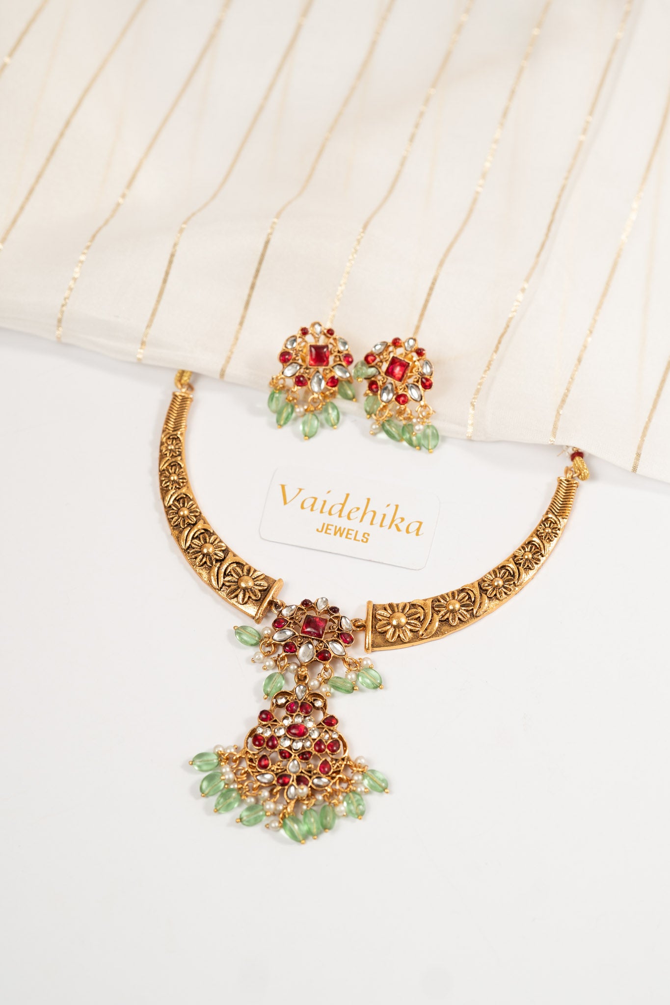 ELEGANT NECKLACE WITH EARRINGS SET