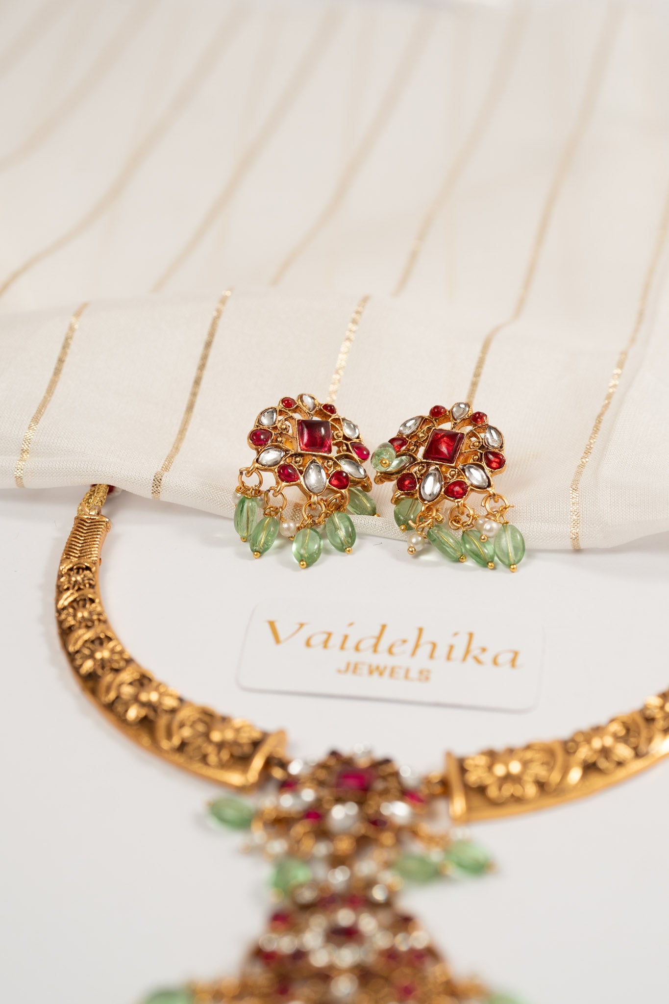 ELEGANT NECKLACE WITH EARRINGS SET