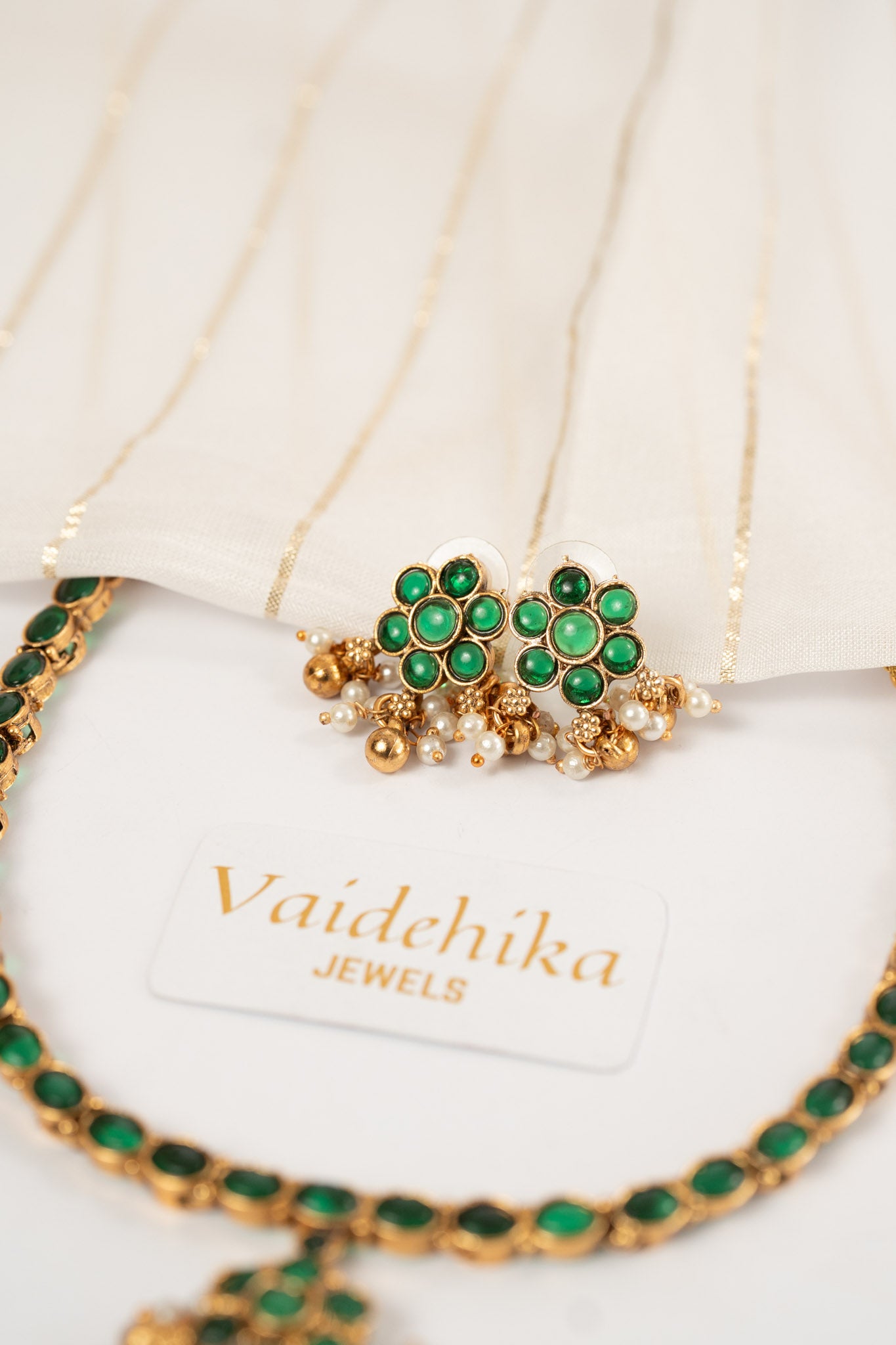 SIMPLE GREEN CHOCKER WITH EARRINGS SET-VJC007