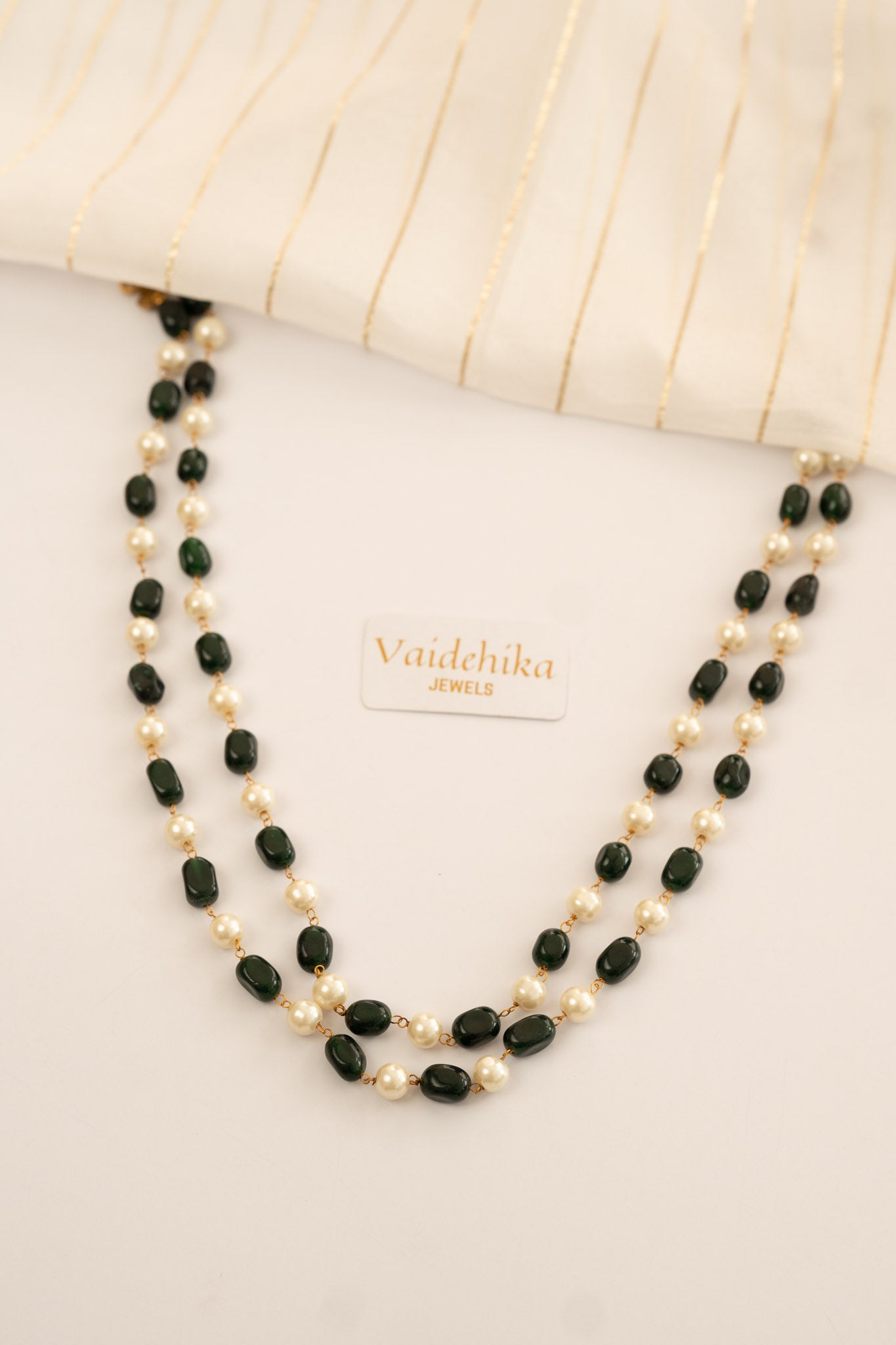 EMERALD GREEN AND WHITE BEADS NECKLACE SET