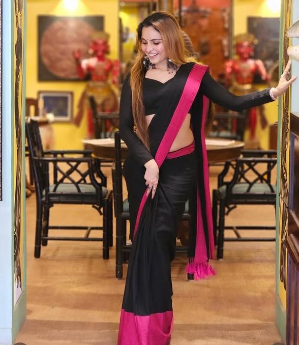 ROSHNI BLACK AND PINK-VCM162