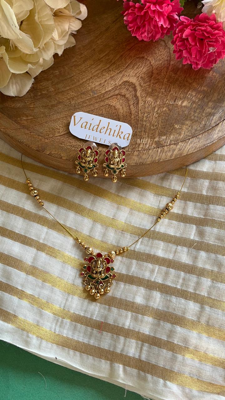 Lakshmi with thamara pendent invisible-VJC130