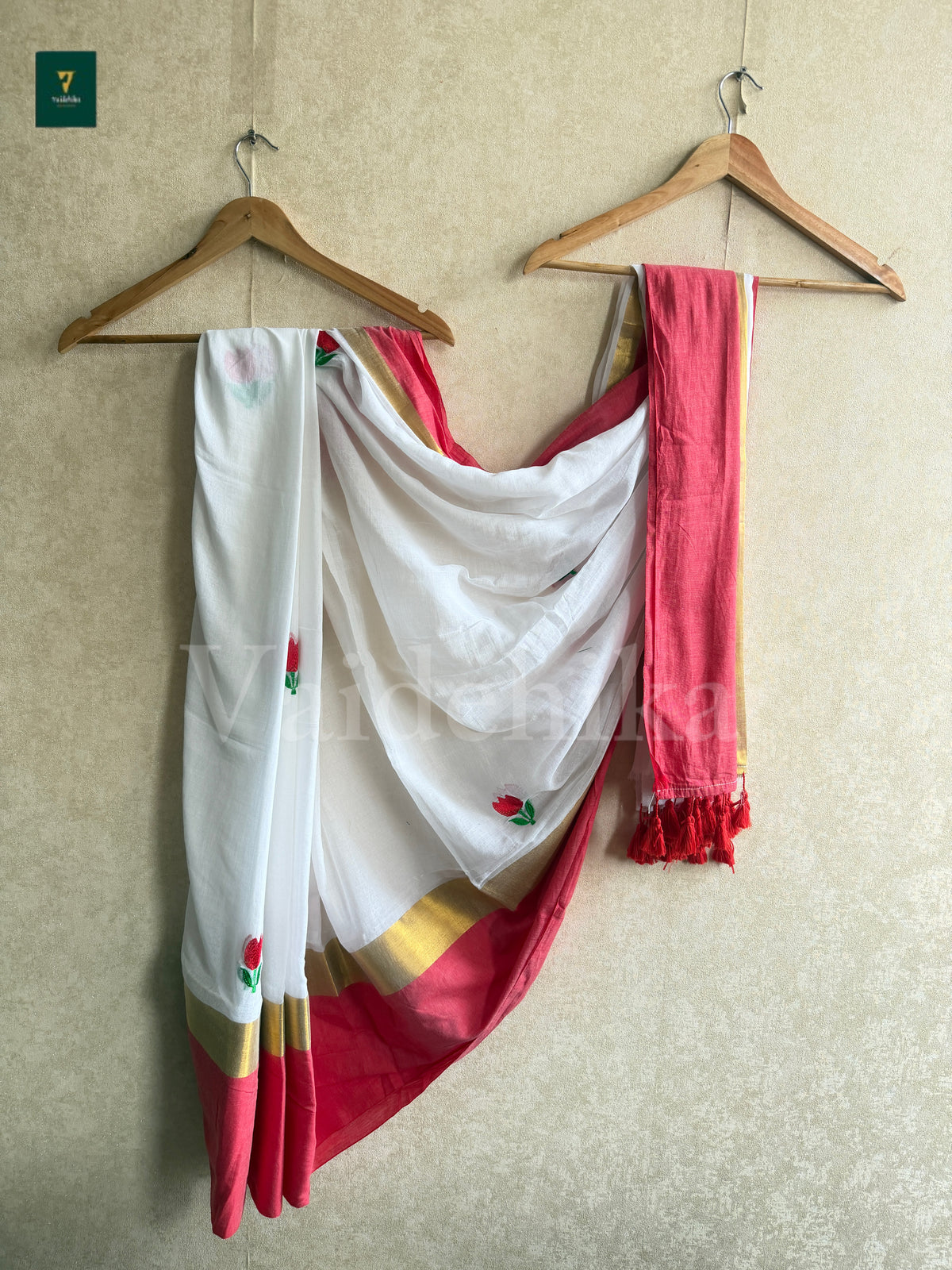 Madhavi Saree-VA04