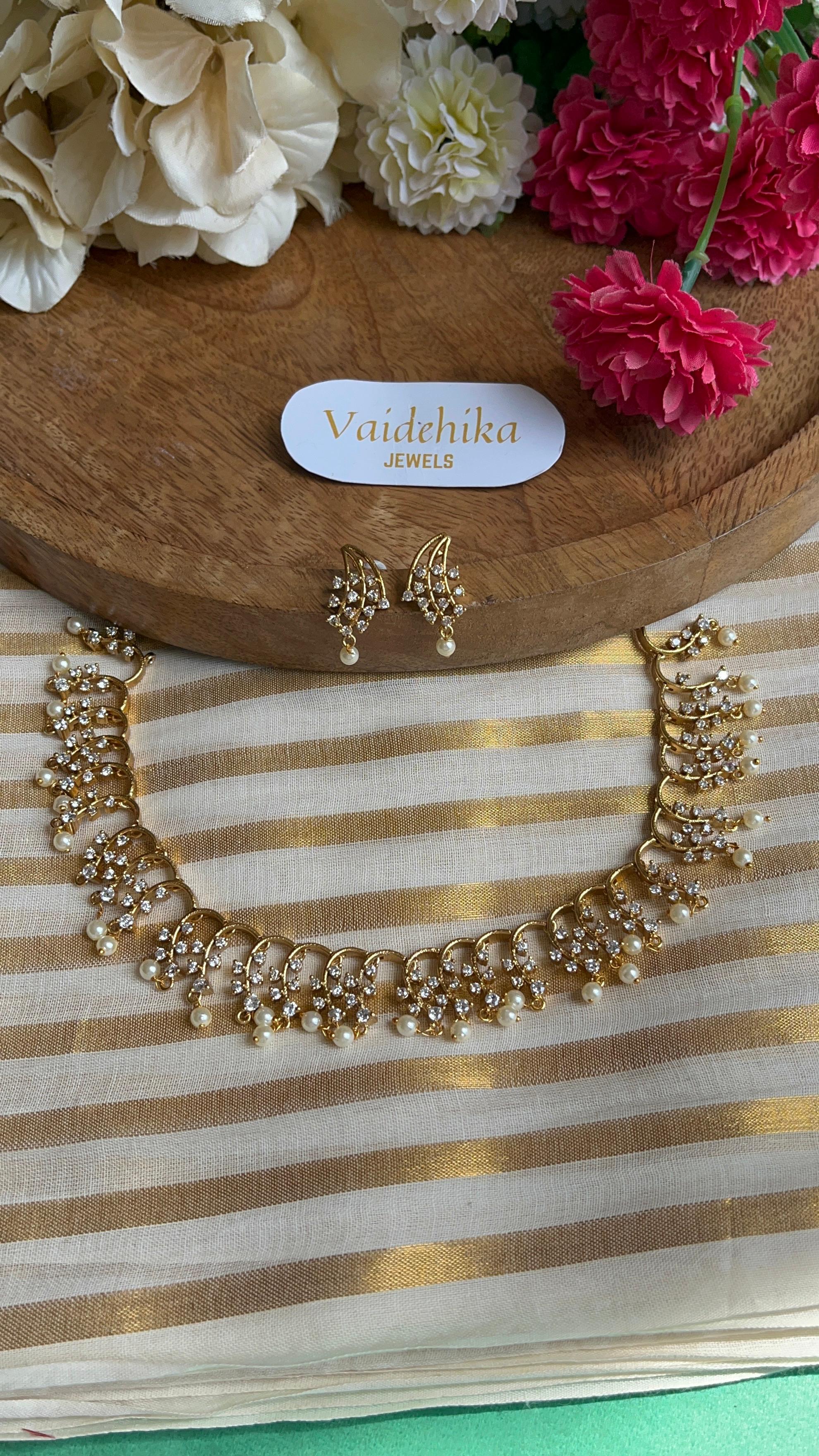 White Leaf Necklace-VJAD018
