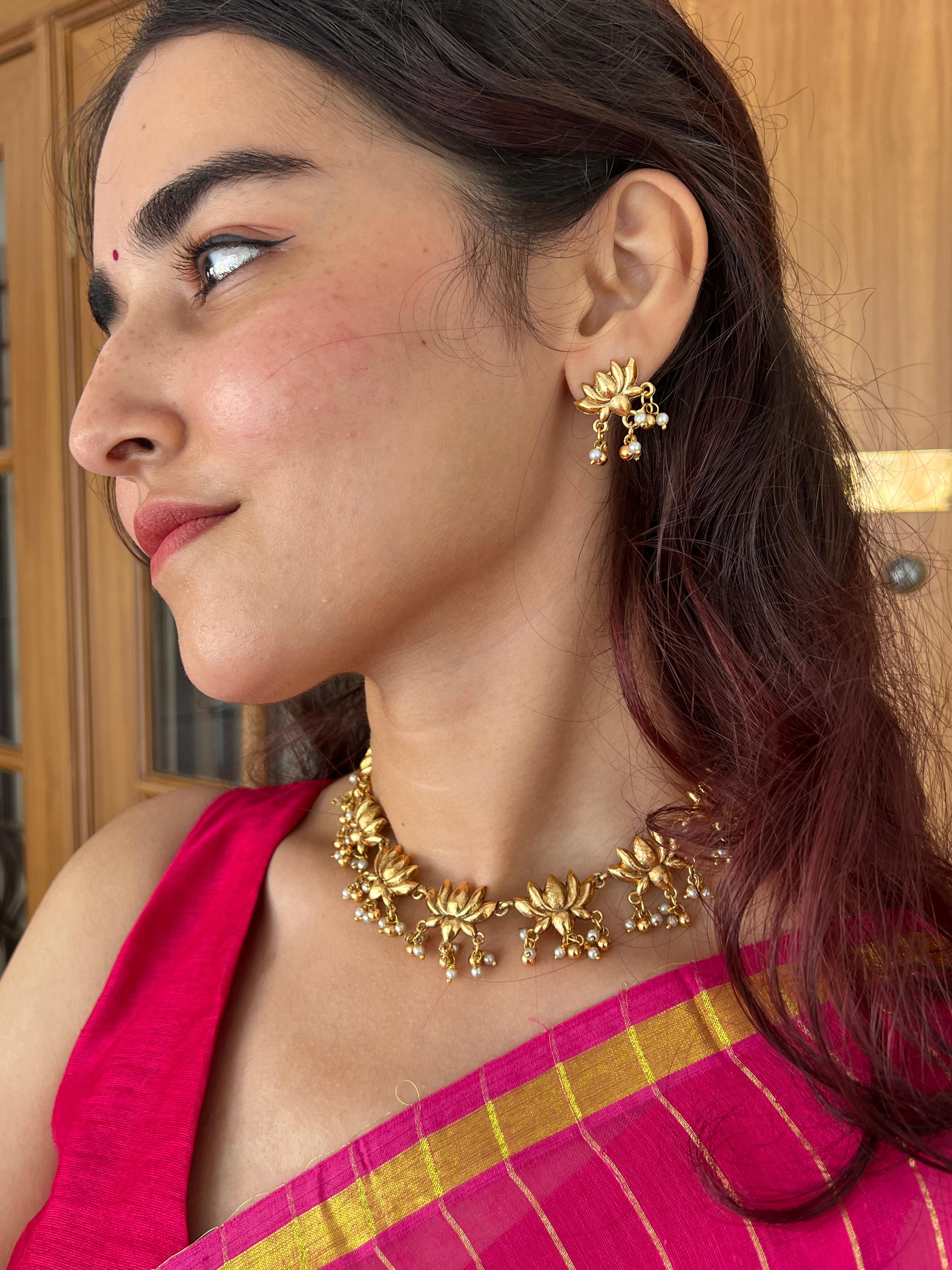 GOLDEN PADMA LOTUS CHOCKER WITH THANMAYA SAREE-VSJ010