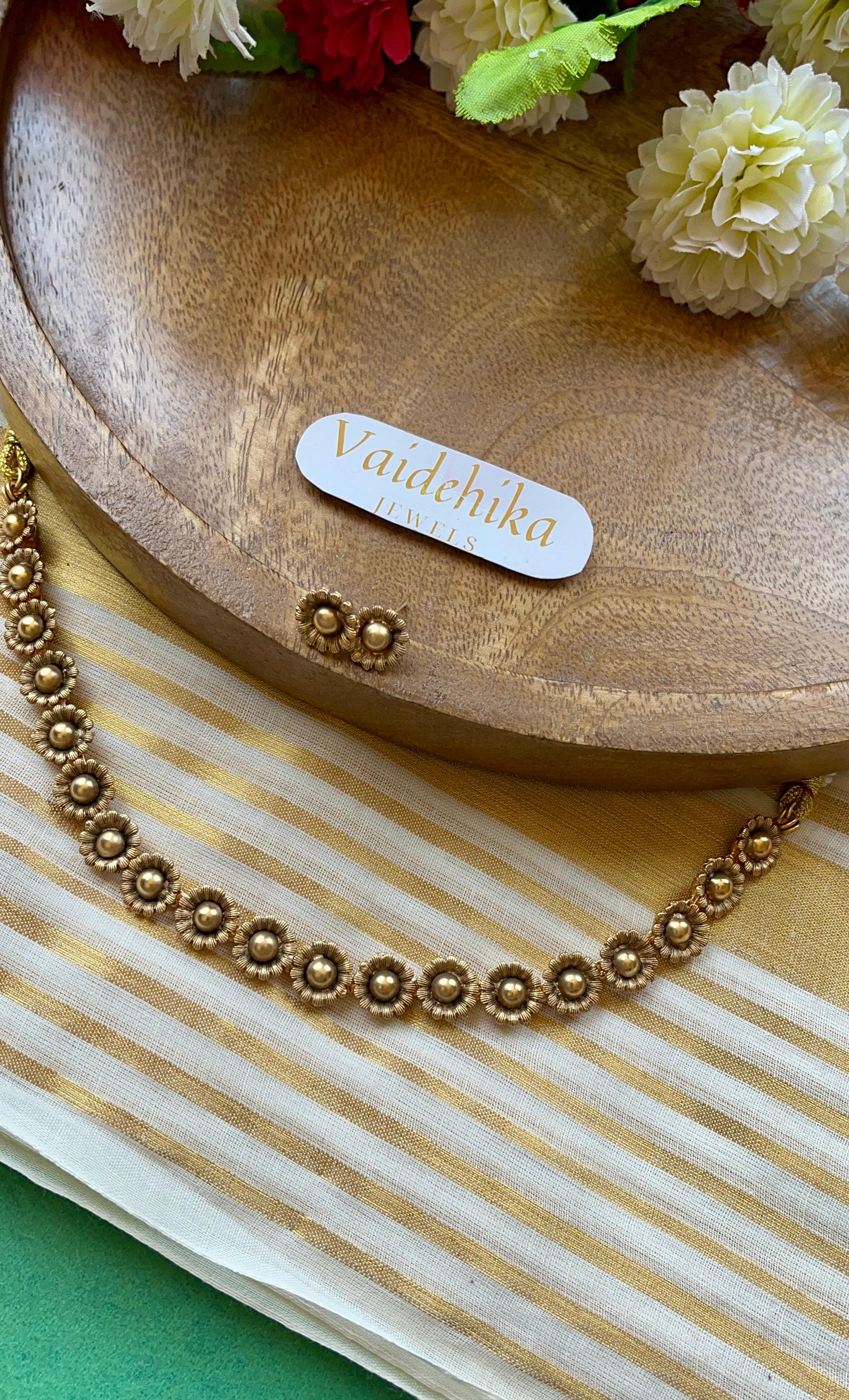 Small Flower Choker -VJSF01