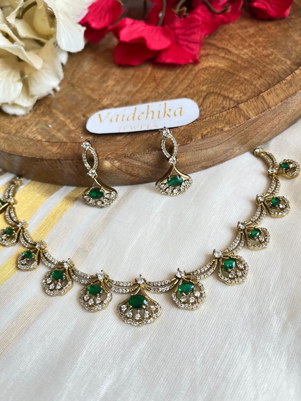 Green Halo Necklace-VJGH01