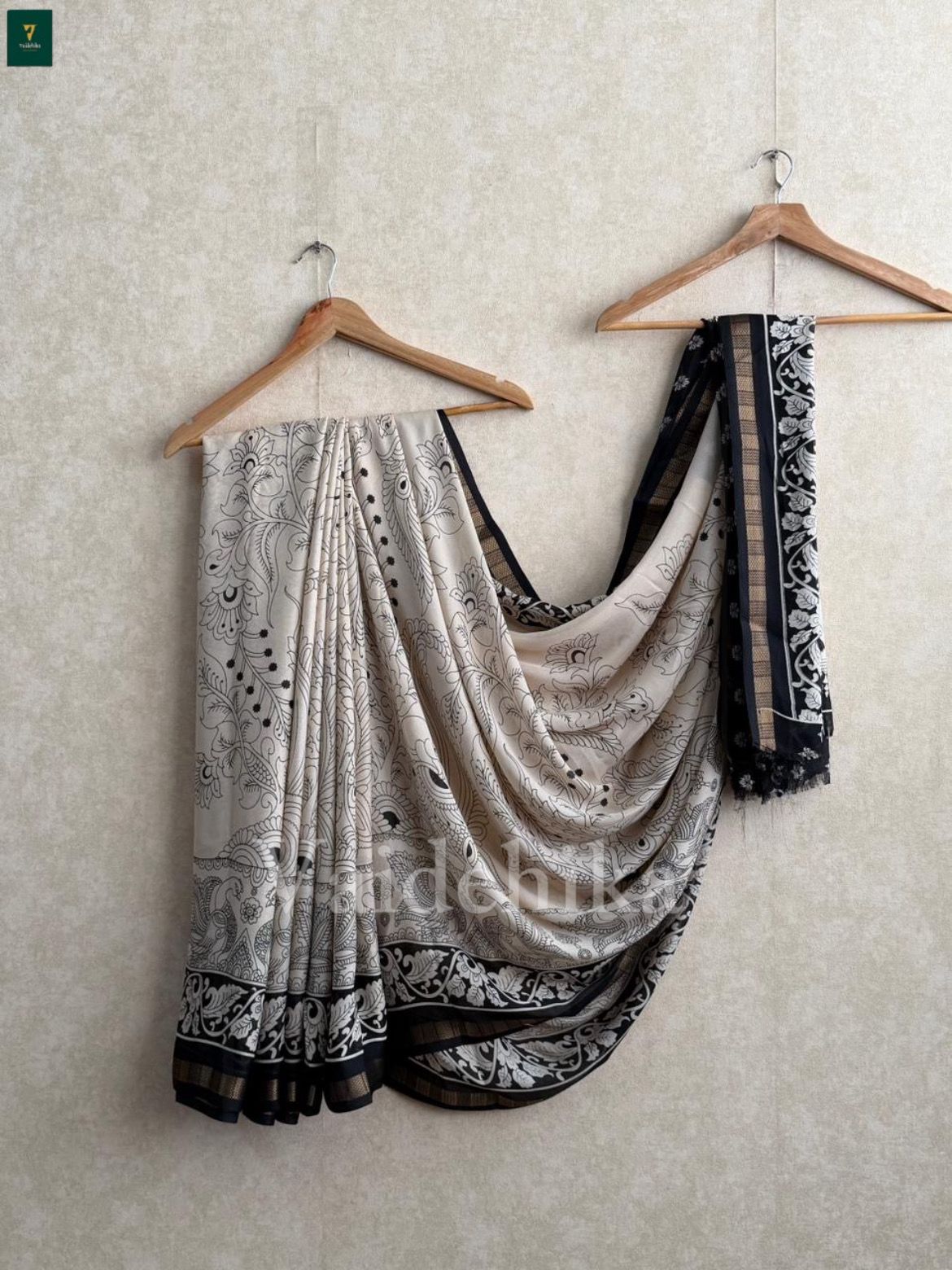 Malarmizhi Black Saree-VA78