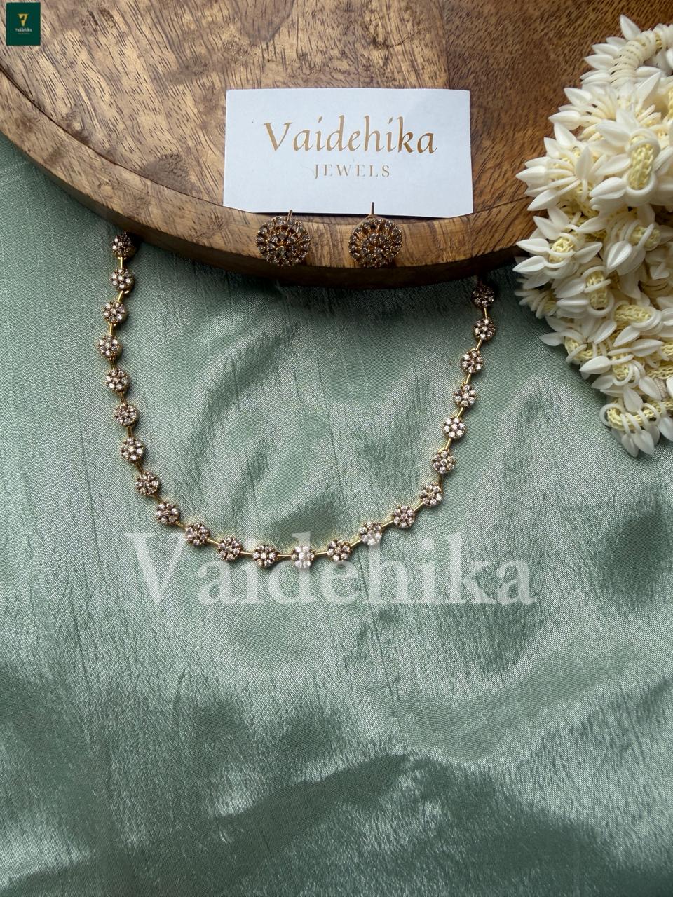 Crystal bloom necklace-VJAD033