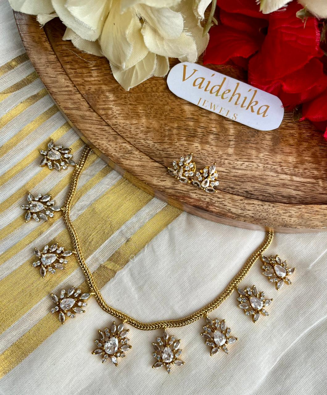 Flora Gleam Necklace-VJFG01