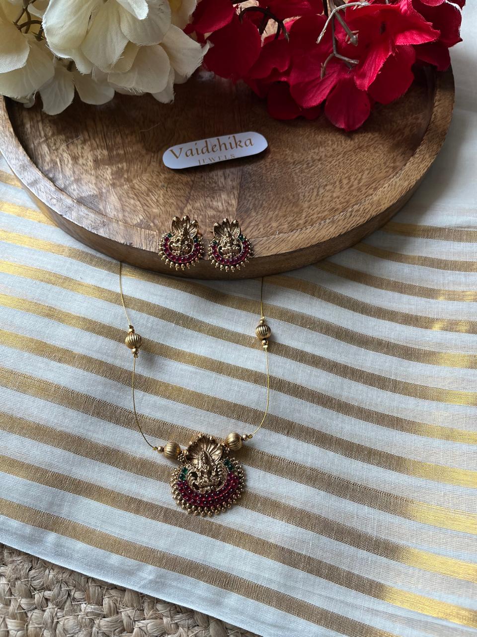 Invisible Lekshmi Pendent Chain With Earrings Set-VJC183