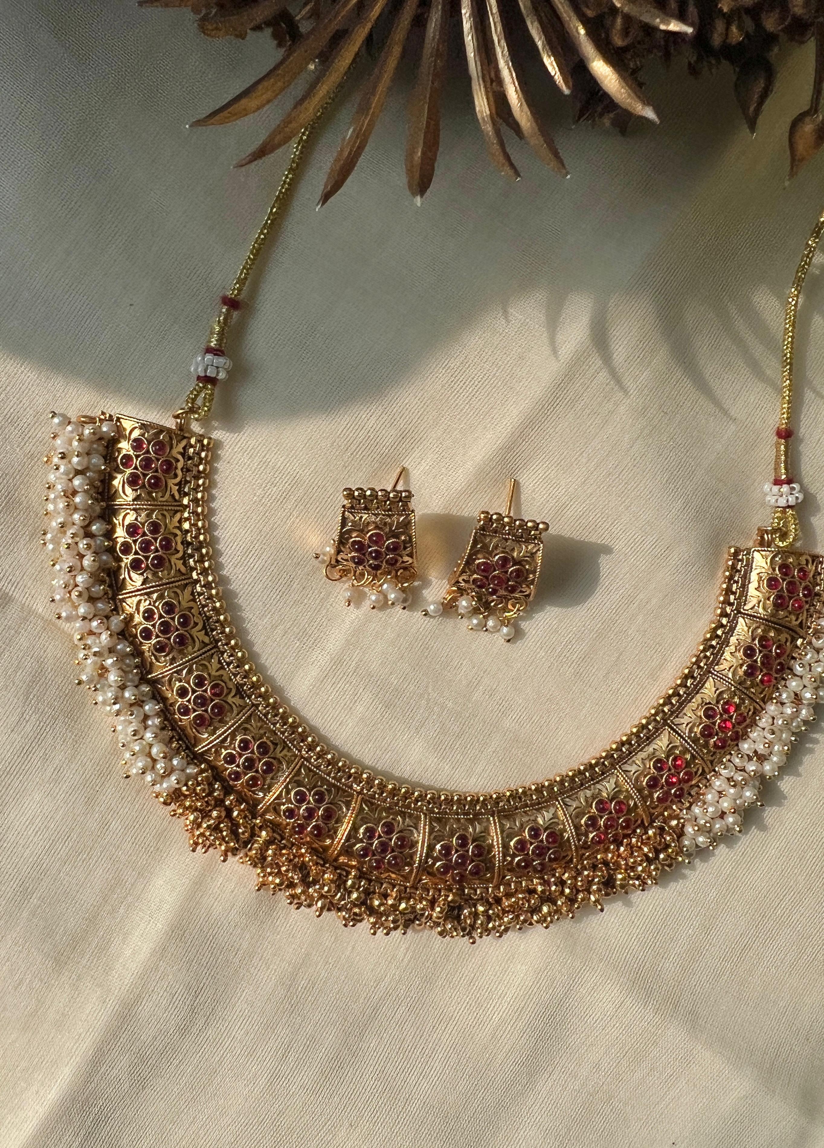 peal and golden beads chocker