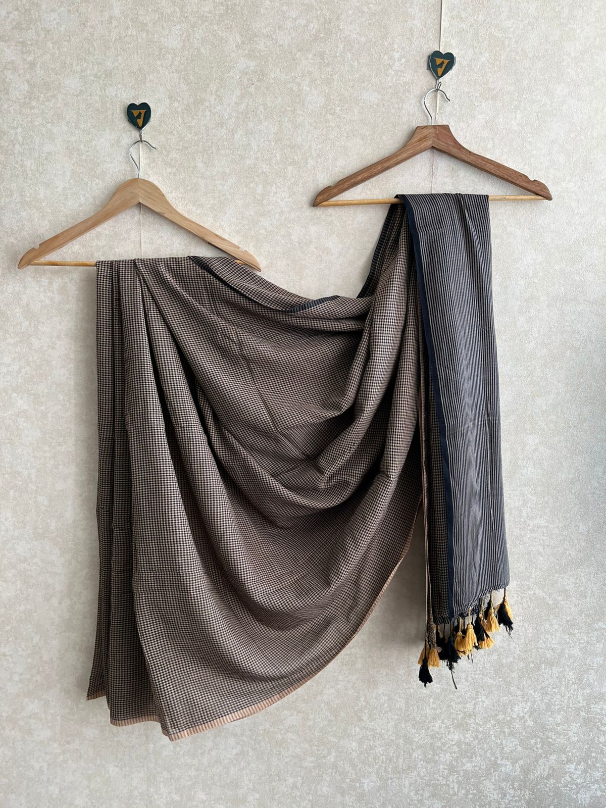 Thooviya saree-VCM389