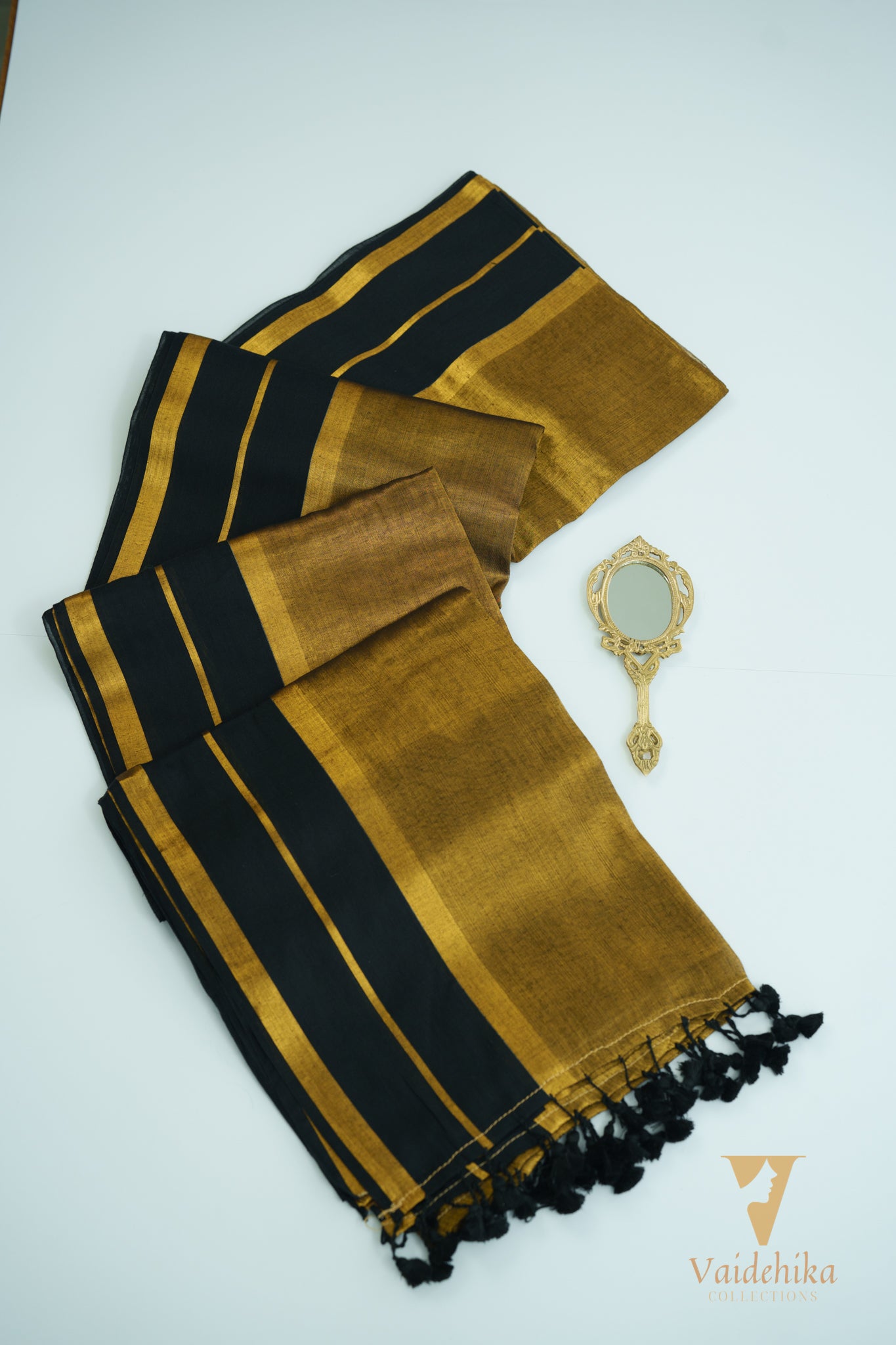 Harini Black Saree-VCT006