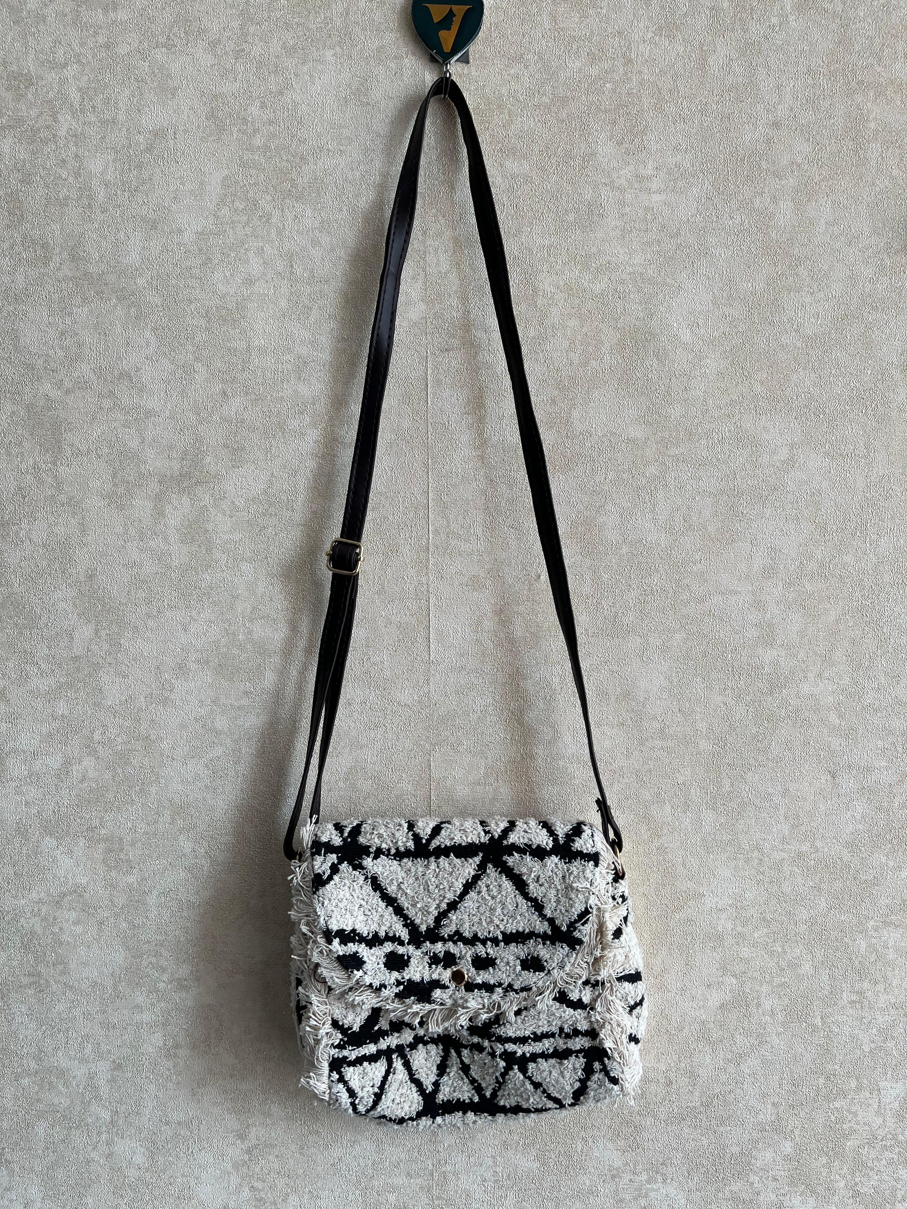 SLING BAG - VSB003