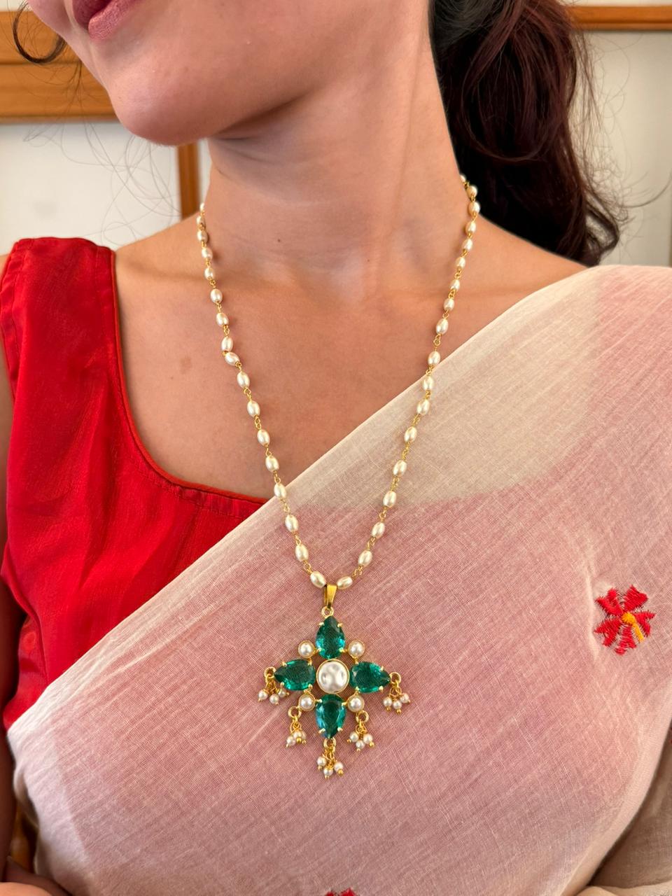 Pearl Colour Flower Necklace-VJN090