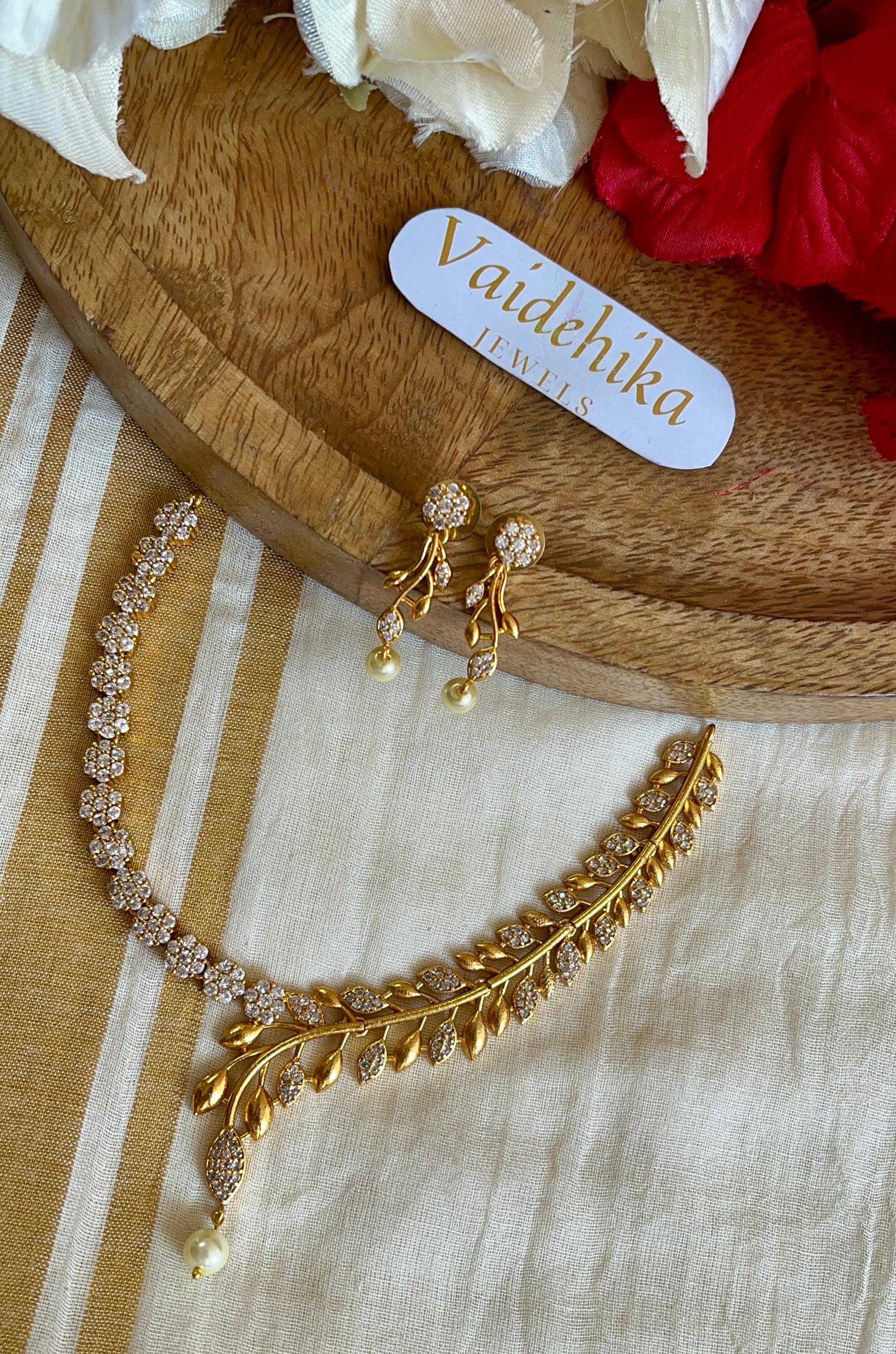 Zaria Leaf Necklace-VJZ01