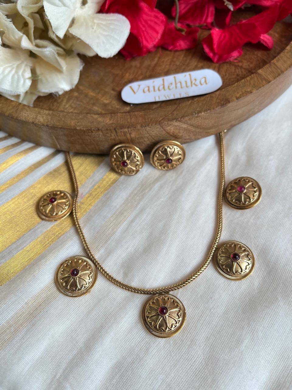 Antique Trinity Necklace -VJAT01