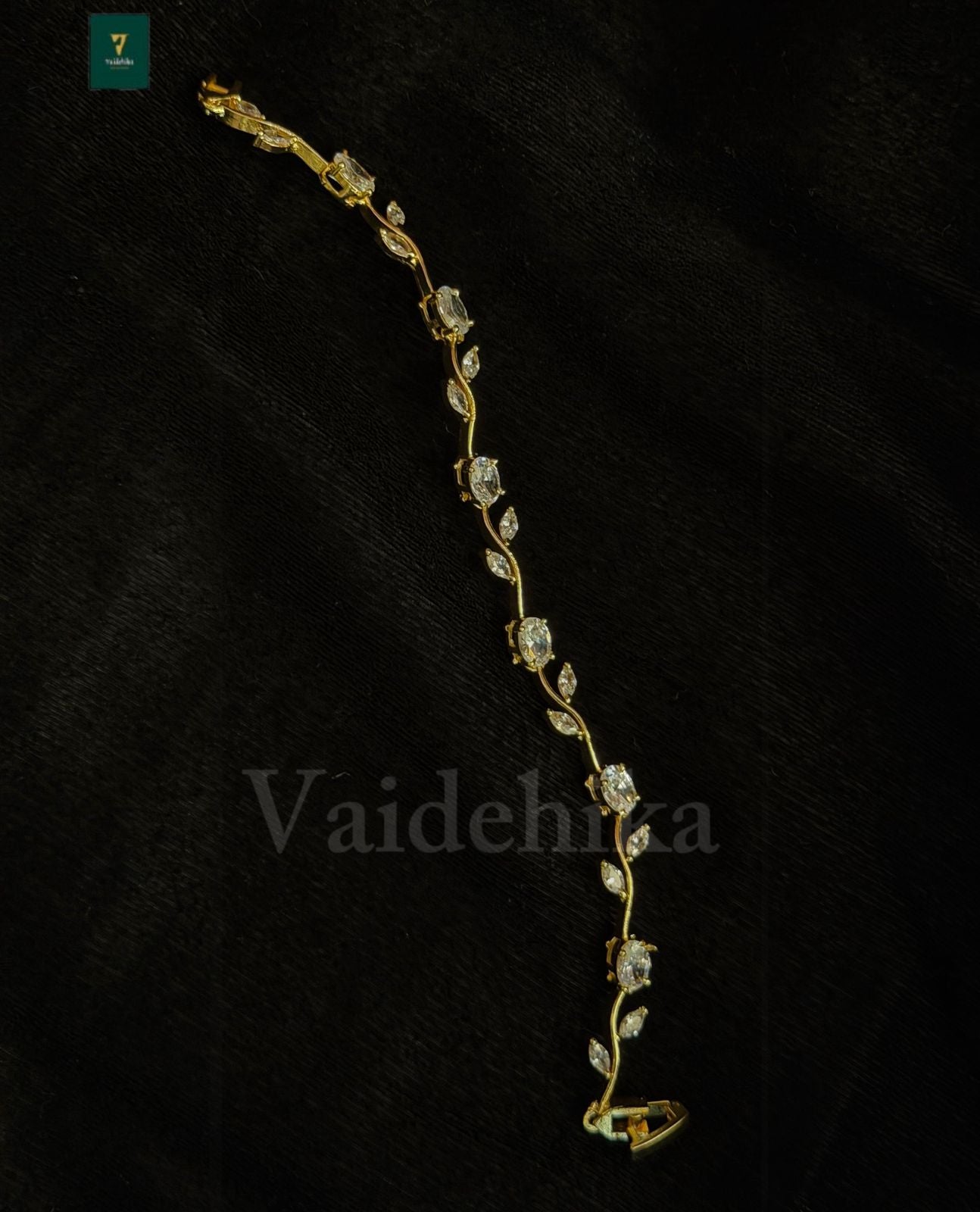 Ahana Bracelet-VJA17